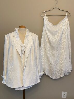 Elegant White three-Piece mother of the bride outfit.